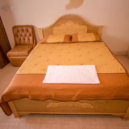 Hotel Genevieve ナクル エクステリア 写真